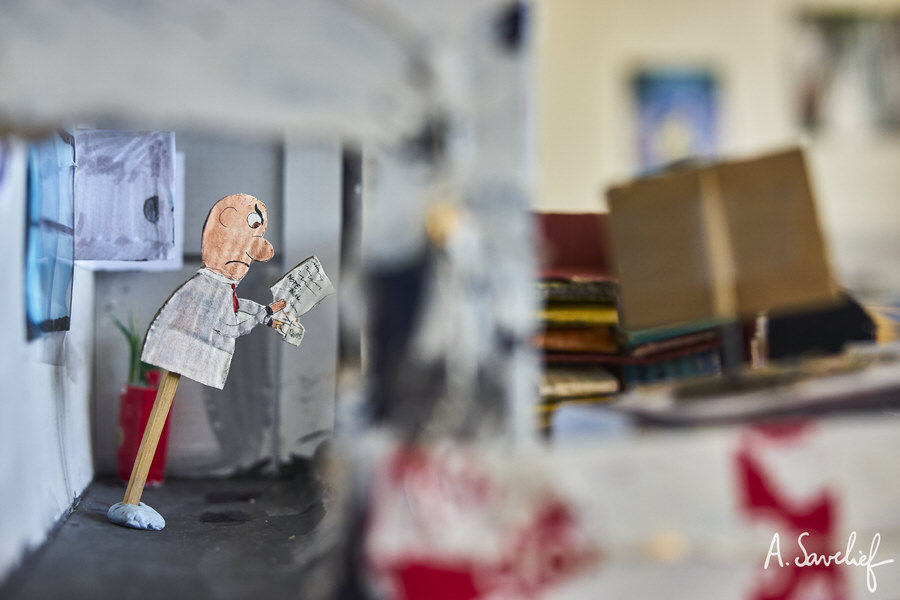 Diorama réalisé par une classe de l’école Pagnol de Rennes, d’après “La Femme à l’Orchestre”, Conte Musical de Olivier Cohen (texte) & Alexis Savelief (musique). Ici, le bureau, avec le patron pas content !